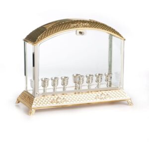 גם חנוכייה וגם פמוטים