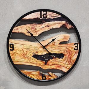 שעון מתכת שילוב עץ